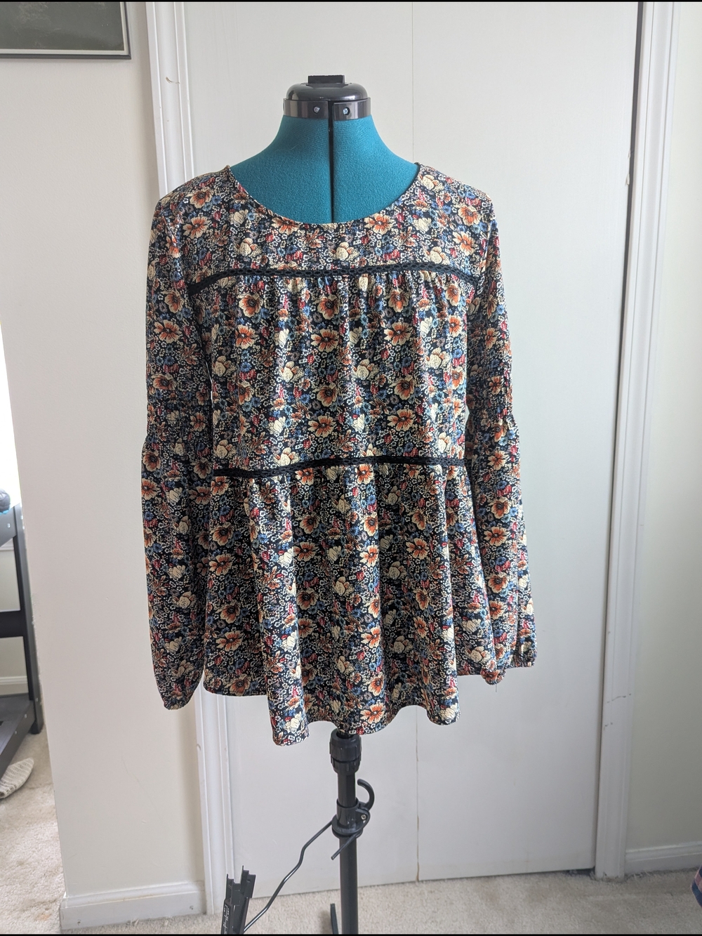 Knox Rose Navy Floral Long-Sleeve Peasant Blouse